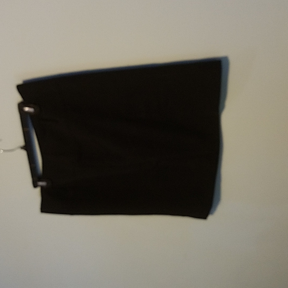 Like new black skirt. 22Lx19w